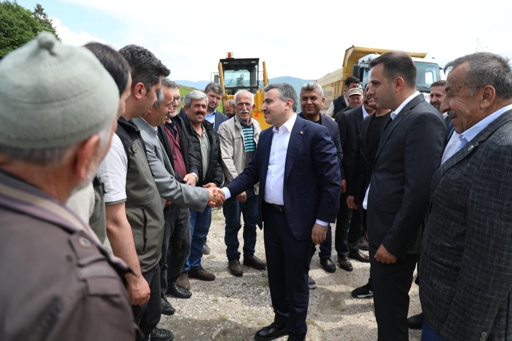 DÜZCE, YEDİGÖLLER BAĞLANTI YOLUNU GENİŞLETİYOR