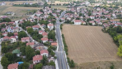 BOLU BELEDİYESİNDEN 2 KM'LİK SOKAĞA SICAK ASFALT