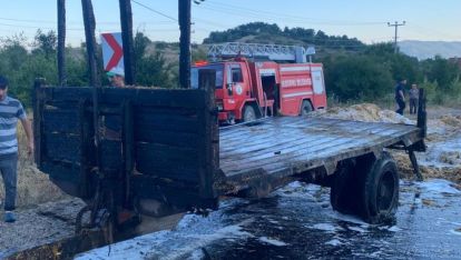 BOLU'DA SAMAN BALYALARI YÜKLÜ TRAKTÖRDE ÇIKAN YANGIN SÖNDÜRÜLDÜ