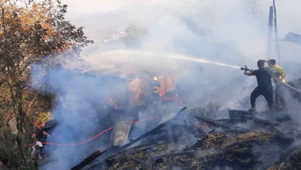 ÇIKAN YANGINDA 11 SAMANLIK TAMAMEN YANDI