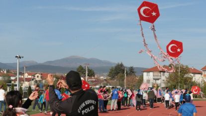 "CUMHURİYETİN 100. YILI ONURUNA 100 ÖĞRENCİYE UÇURTMA"