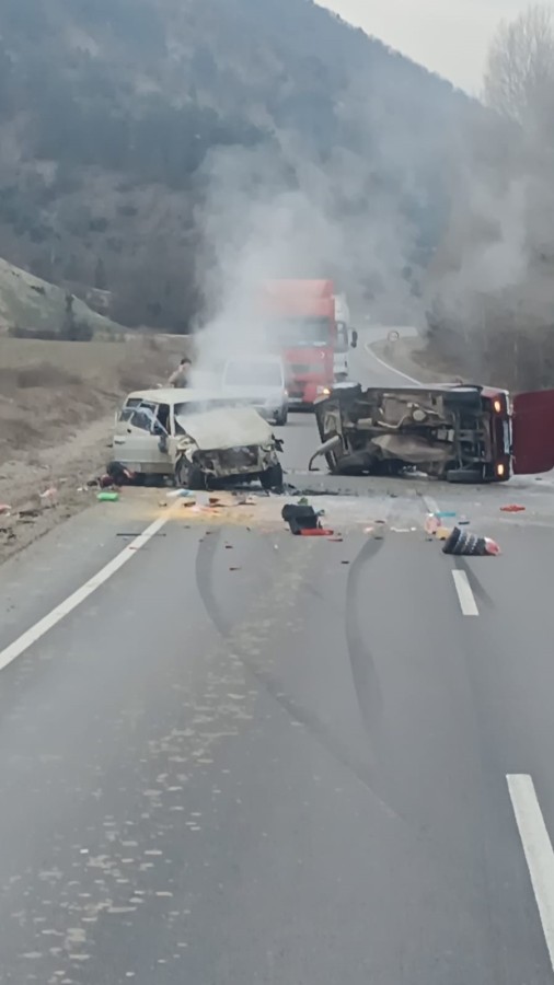 BOLU ANKARA YOLUNDA ÇOK KÖTÜ KAZA: 3 KİŞİ ÖLDÜ