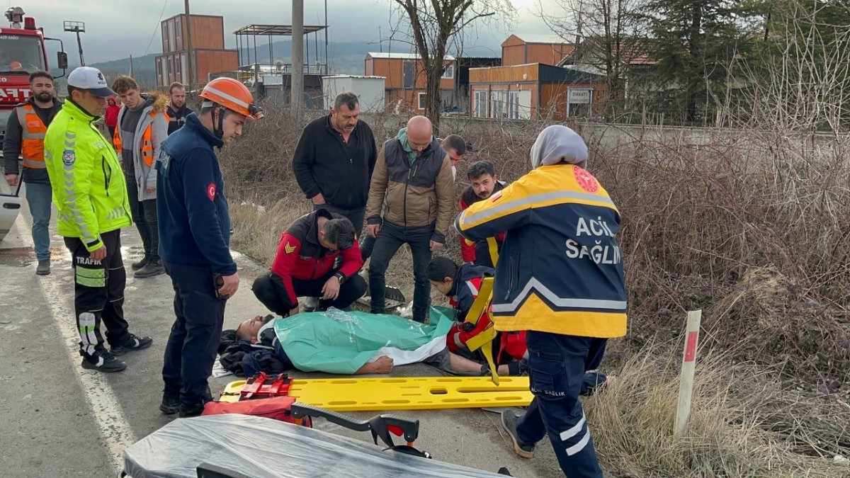 MUDURNU YOLUNDA FECİ KAZA: 1'İ AĞIR 4 YARALI