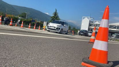 DÜZCE KAYNAŞLI ARASI OTOYOL TRAFİĞE KAPANDI