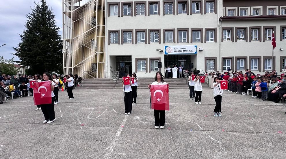 KÖROĞLU İLK VE ORTAOKULUNDAN MUHTEŞEM 19 MAYIS GÖSTERİSİ