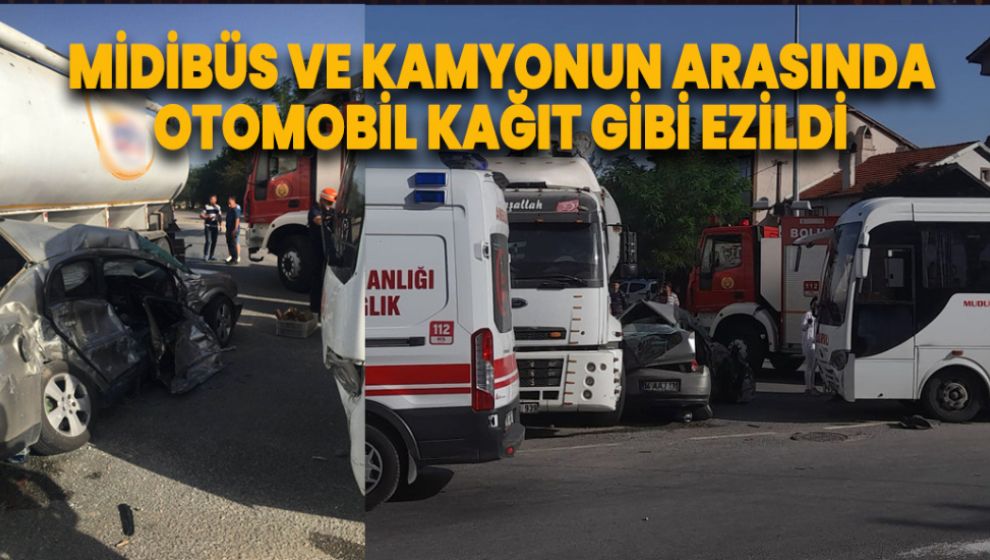 MİDİBÜS VE KAMYONUN ARASINDA OTOMOBİL KAĞIT GİBİ EZİLDİ