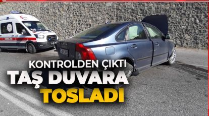 KONTROLDEN ÇIKAN OTOMOBİL TAŞ DUVARA TOSLADI